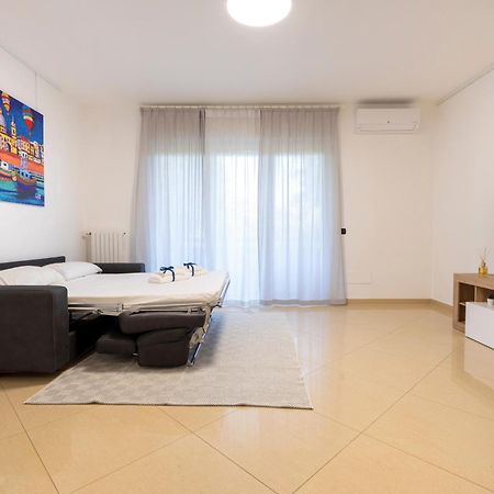Boscoincitta Apt With Garage And Whirlpool Tub Бари Екстериор снимка