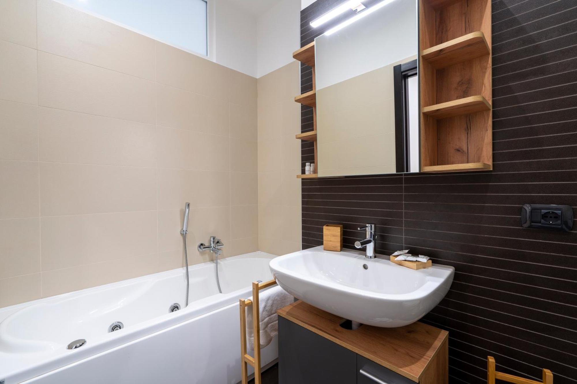Boscoincitta Apt With Garage And Whirlpool Tub Бари Екстериор снимка
